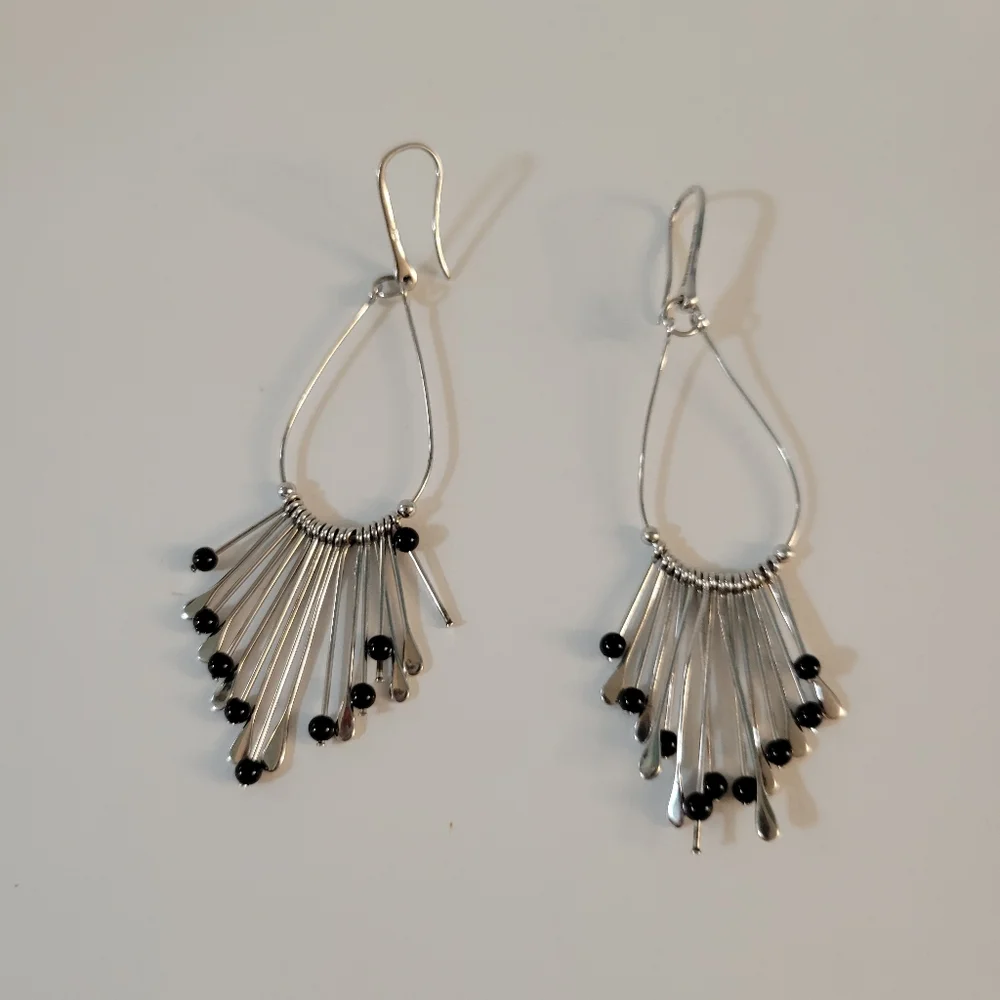 Silvertone Wire Dangle Earrings Pierced